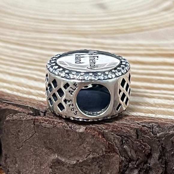 Pandora St. Maarten the Friendly Island Exclusive Charm - Picture 2 of 3